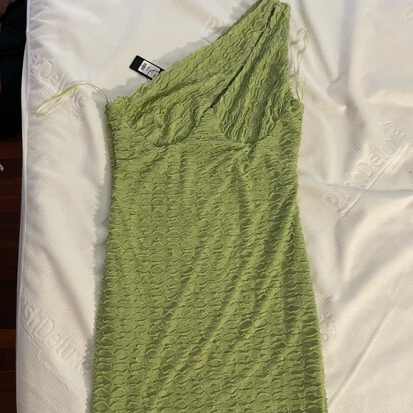 Green one shoulder dress - Picture 1 of 3
